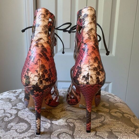 Schutz Blake Python Laser Cut Out Leather Ankle Bootie Heels Size 8.5 - Picture 5 of 7